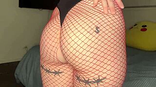 wanna see that jiggly ass in fishnets?