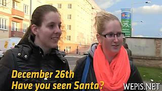 Belle donne pisciano sorridendo in POV