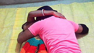 this sexy babe in a saree moans hot while her navel gets teased for masturbation