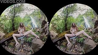 endza loves masturbating her pussy with vibrator in vr 😍