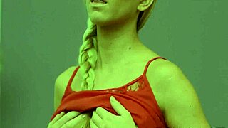 Cock-starved teen 18+ fingers her wet pussy with toys solo