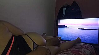 No creerás el hermoso lo rico que coje esta venezolana latina milf