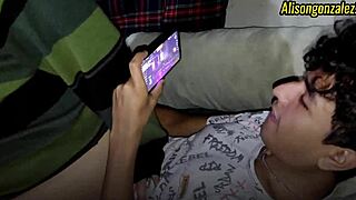 Mi Novio Juega Free Fire Mientras Yo Le Chupo Toda La Pija Alisongonzalez26!