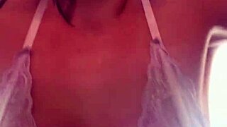 Na Academia Comecei A Suar Tirei A Camisa E Não Percebi Q Meus Peitos Durinhos Estava Aparecendo Camisa Transparente Fiquei Com Tesao Com As Pessoas Me Olhando Q Meu Suor Escorrendo Público