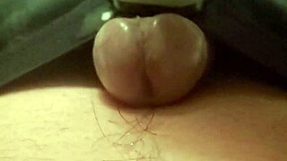 In the massage room, a gay man receives an intense handjob that makes his cum run like rain.