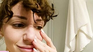 클래식 호텔에서 스텝모와 아들이 장난기 있게 섹스 😜