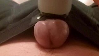 In the massage room, a gay man receives an intense handjob that makes his cum run like rain.