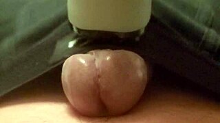 In the massage room, a gay man receives an intense handjob that makes his cum run like rain.