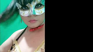 लैटिना सौतेली बेटी फिर सौतेले बाप का इंतजार कर रही चूत चोदने को