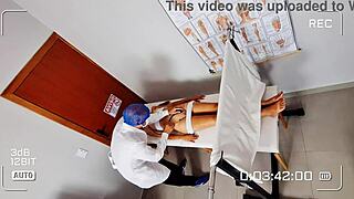 Meu Ginecologista Me Fode in Raw Exam Session