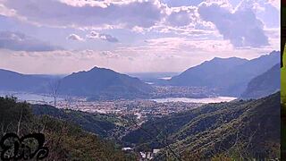 Ugh, den här mjuka titted baben suger så bra i tältet, vet du?