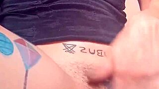 Huge Pussy Lips Masturbation Show