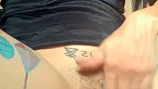 Huge Pussy Lips Masturbation Show