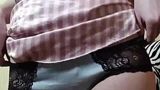 Elza Kom sniffs pussy in panties fetish