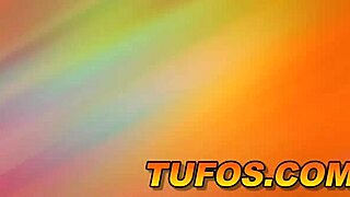 novinha fogosa sem calcinha no metrô escuro, gozando loucamente no trem!