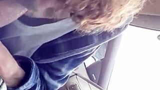 i giv mornin blowjob to my buddy in car