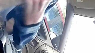 i giv mornin blowjob to my buddy in car