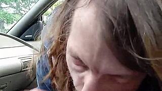 i giv mornin blowjob to my buddy in car