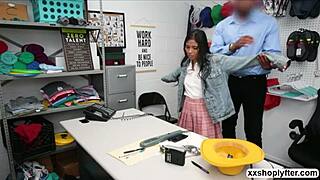 Jade can't handle sucking that big cock at work 😩