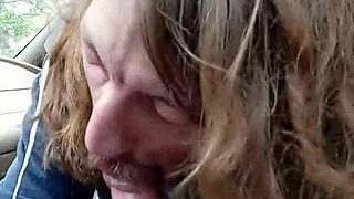 i giv mornin blowjob to my buddy in car