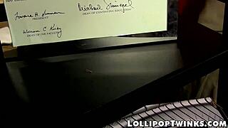 Робби Энтони вгоняет огромный член в тугую дырочку худого твинка