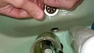 Hey, pozri si môj obrovský predkožku v tomto anime hentai! 😲