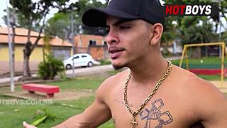 Novinho Dando Pros Pirocudos Do Bairro