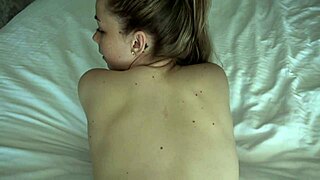 Renee Rose POV imee kyrvän syvältä syö purkan jaloista