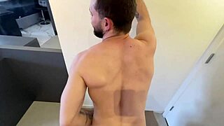 I paint rich guy's house then he fucks me 😳