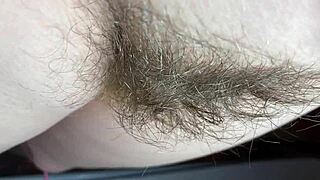 Nur 10 Minuten pure behaarte Muschi-Anbetung nah dran