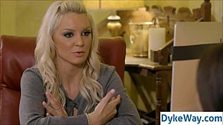 俩女同激情玩亲密肛交