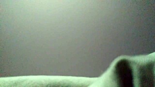 i'm riding a white dick so hard it feels amazing