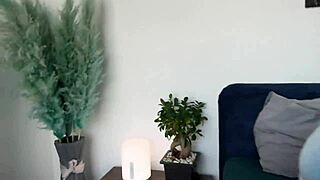 Tvrdě mrdám horkou sestru nejlepšího kámoše obřím čurkem