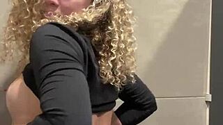 “Time stopped! Perverted therapist gives client a wild special treatment!”