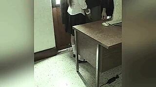cámara graba a maestro follando a alumna mexicana en la oficina por una mejor calificación, video amateur real