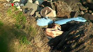 Beach voyeur catches teen 18+ quick fuck in public