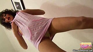 skinny jeans rub petite teen's panties in amateur scene