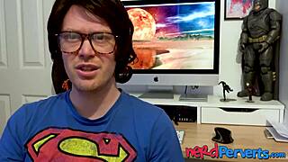 Dva šťastní nerdi foukaní nenasytnou UK kurvou