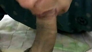 chupando e tomando o leite do entregador gay, amateurs blowing cocks