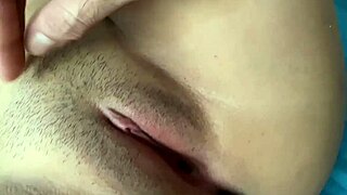 सौतेली बहन Mackenice के साथ बेड शेयर, गहरी चुदाई की प्यास