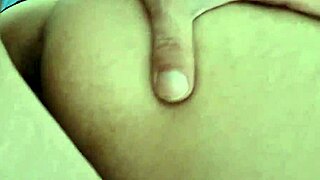 Meu meio-irmão me encontra na cama dele e fode minha buceta