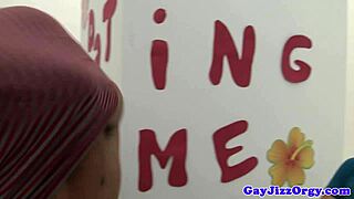 Muscular hunks get detailed blowjobs in orgy