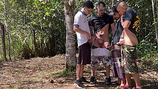 suruba no mato com os amigos do futebol