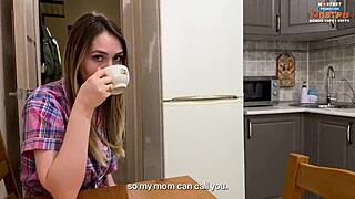 Alter, die Mom meines besten Freundes ist so eine heiße MILF... schade, dass es nur ein Traum ist!