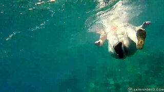 BBW Flashes Her Hairy Pussy Nude Outdoors.