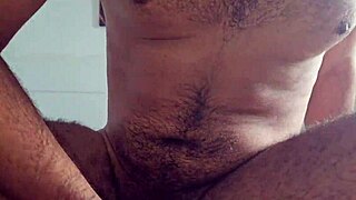 Homens Fazendo Sexo Entre Quatro Paredes in Raw Action