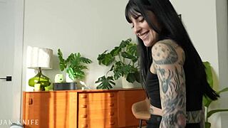 Sneaky Sex With Goth Bodybuilder Babe Awlivv.