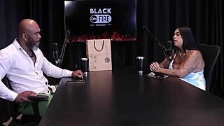 Morena reveals her breasts after doubting she could with gay and trans at the swing house