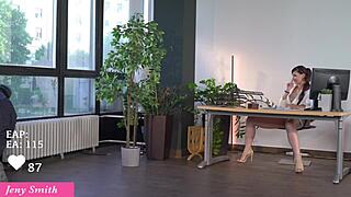 i invited the handyman to watch how im masturbating 😏