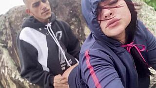 Novinha rabuda caught flashing big ass on public beach